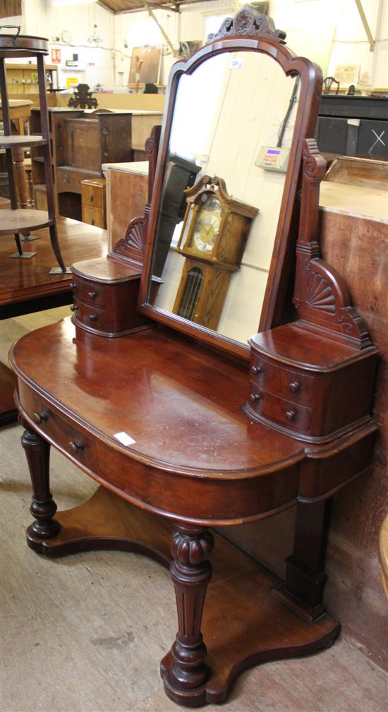 Victorian mahogany Duchesse dressing table